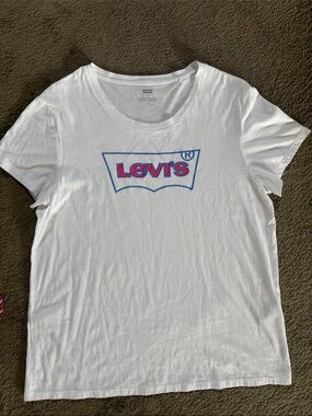 Levi's White Short Sleeve Tee with Blue & Red Logo